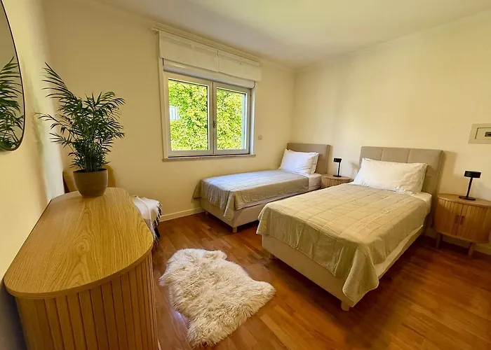 2dluxe - New Listing - Experienced Host Split